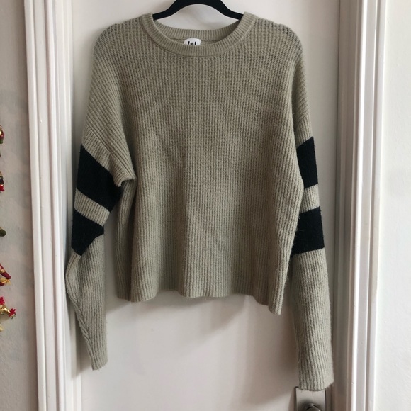 J + J sweater - Picture 1 of 3